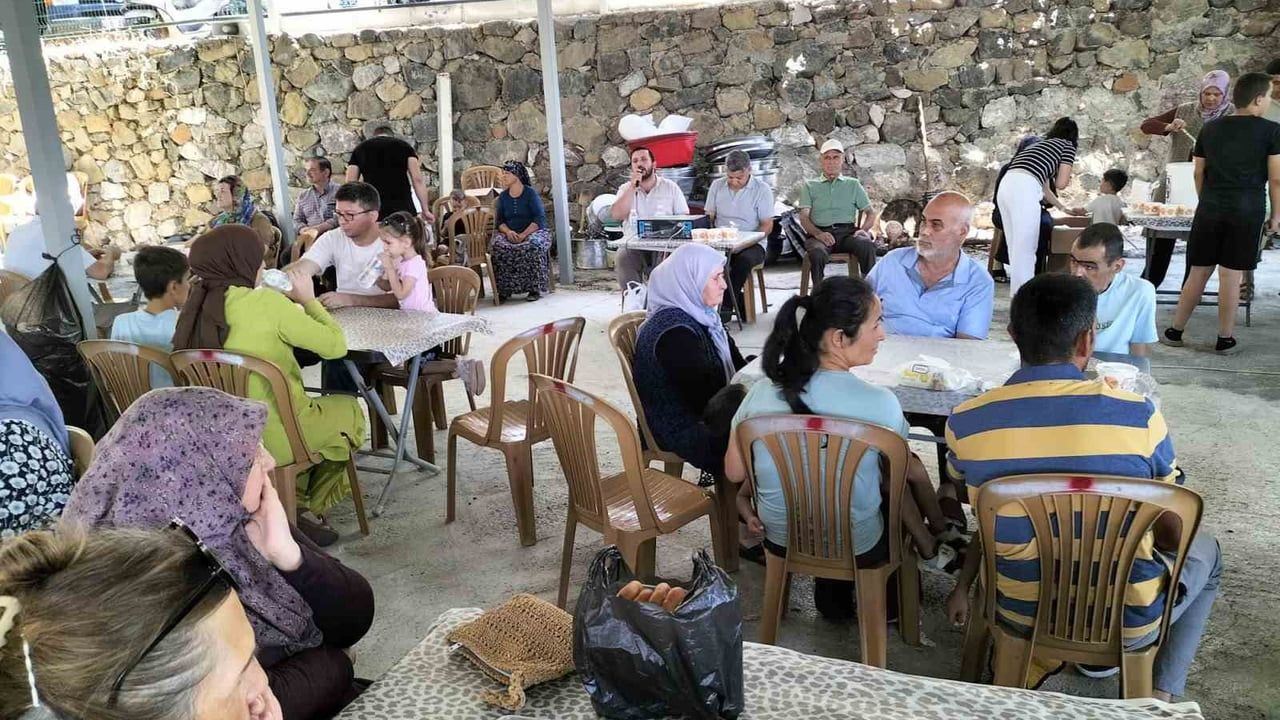 Köyceğiz’de Muharrem ayı bereketi Yayla Mahallesi’nde paylaşıldı
