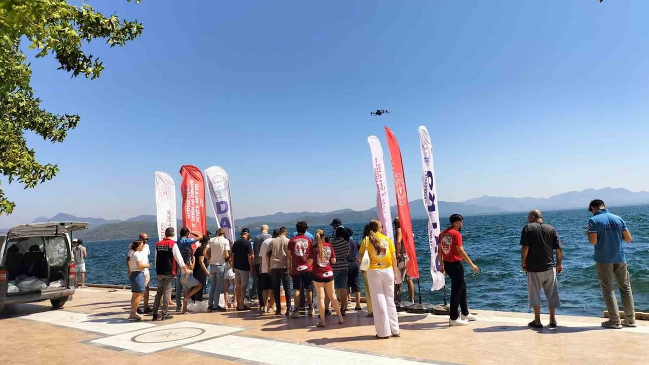 Köyceğiz gölü'ne gençlerle yavru balık salımı yapıldı