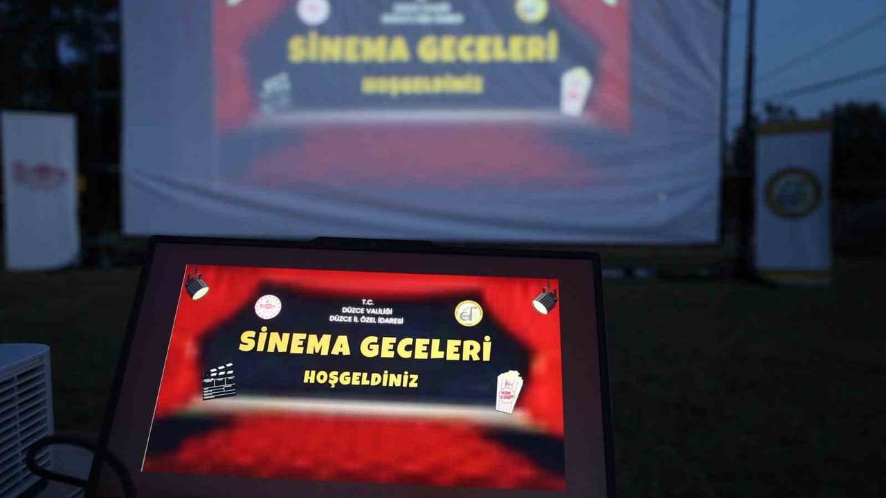 Köyümde açık hava sinema gösterimi Arabacı Köyü'nde devam edecek