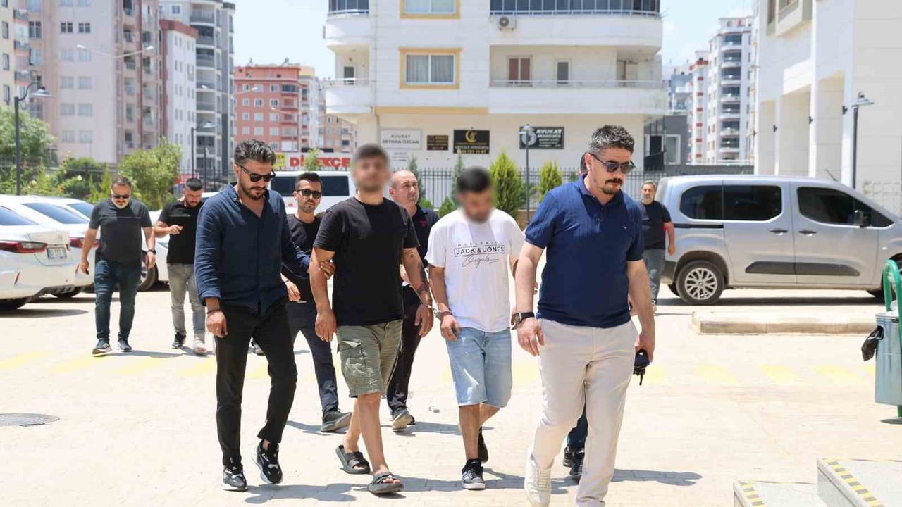 Kozan adliyesi önündeki silahlı kavga: 4 şüpheli serbest bırakıldı