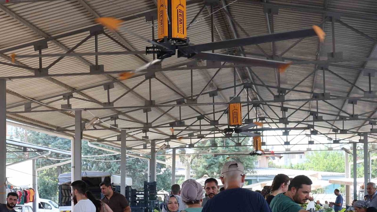 Kozan kapalı pazarına güneş enerjili tavan vantilatörleri kuruldu
