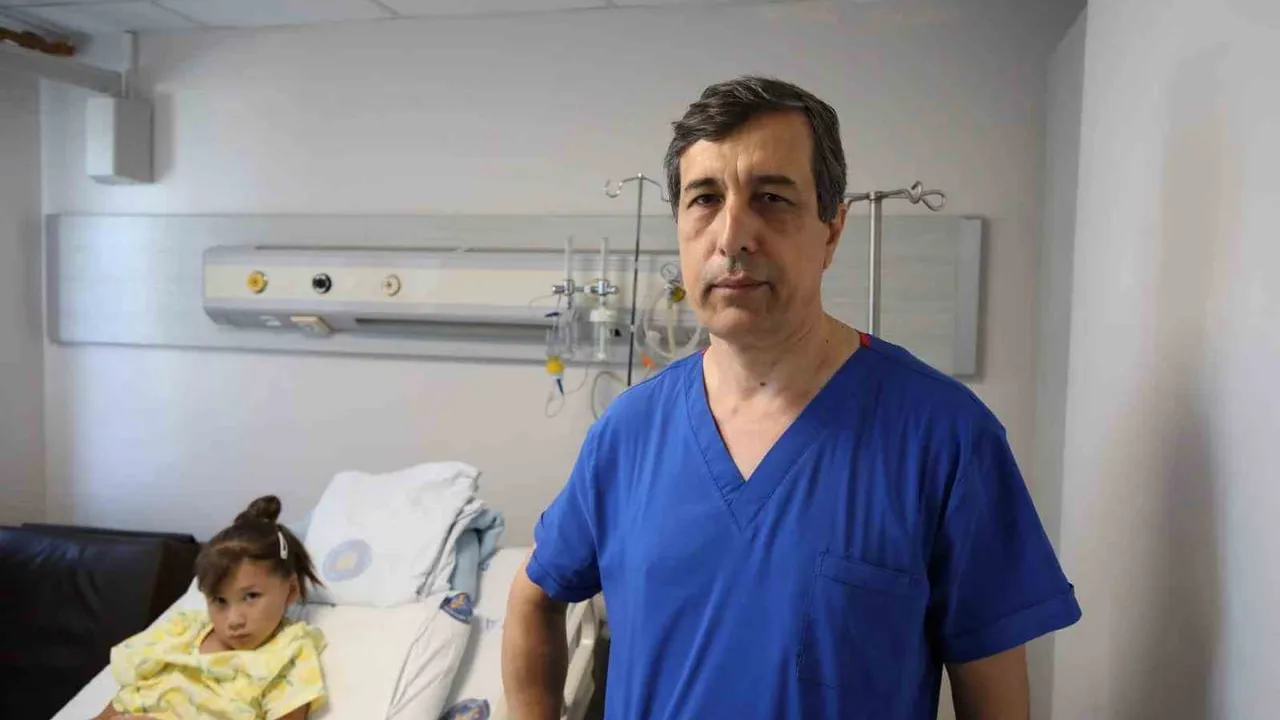 Küçük Akhmarcan yaşama döndü: nadir damar anomalisi anjiyo ile kapatıldı