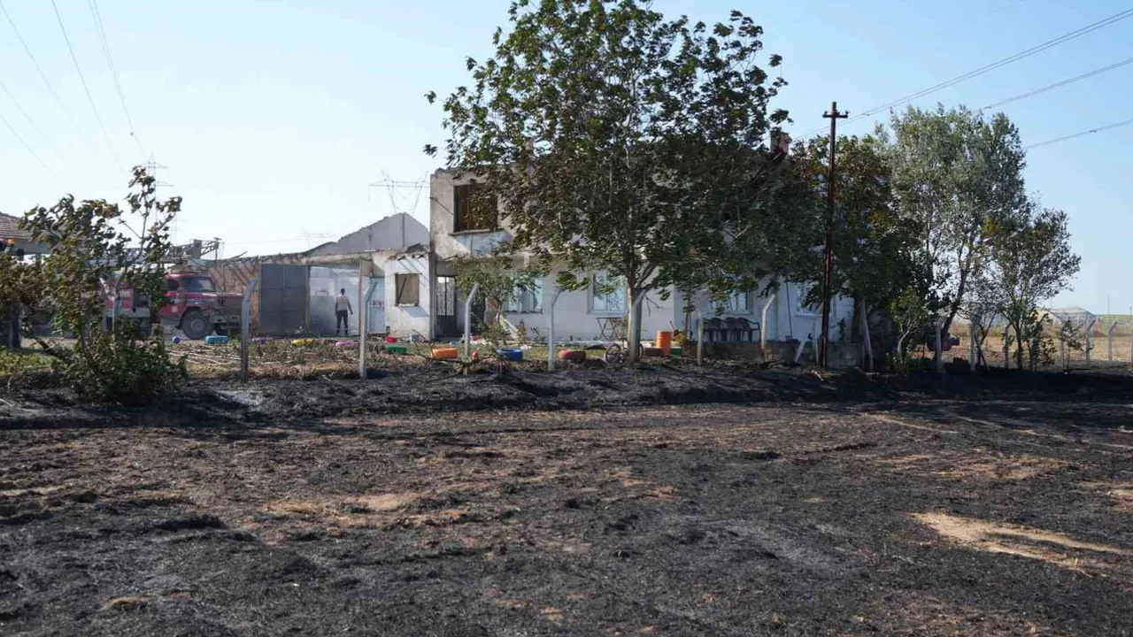 Küçük ihmallerin bedeli: Osmanlı köyünde çiftlik evi ve 400 dönüm arazi küle döndü