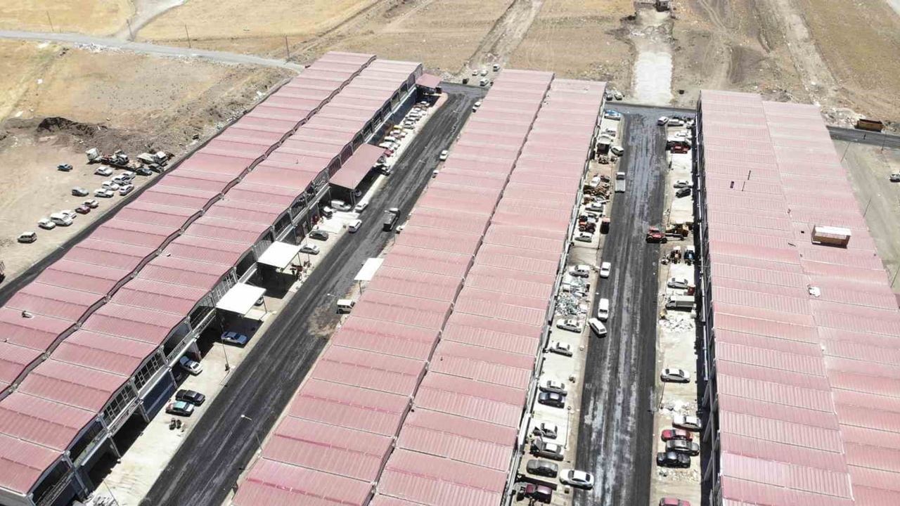 Küçük sanayi esnafının toz çilesine Kahramanmaraş'tan sıcak asfalt çözümü