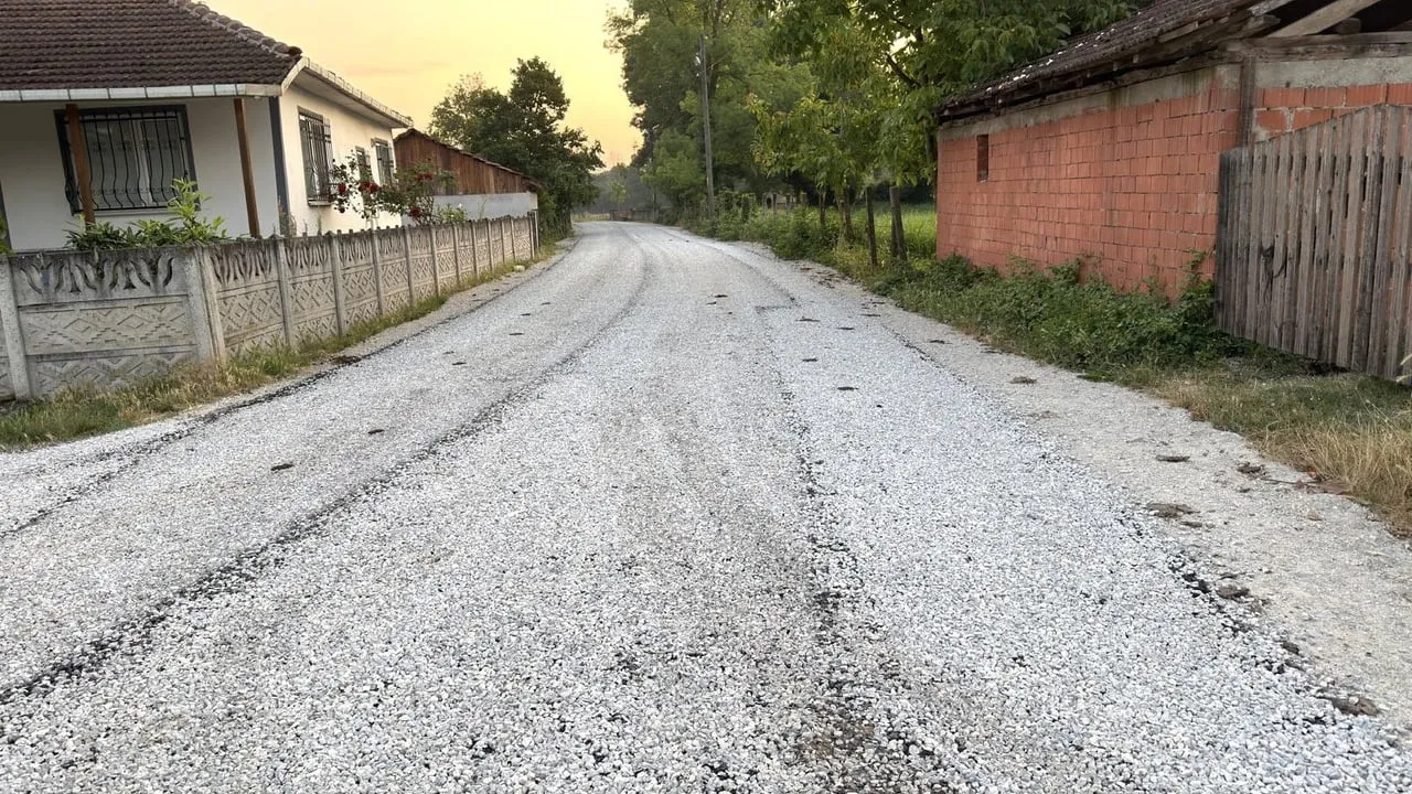 Küçükahmetler köyünde sathi kaplama çalışmaları tamamlandı