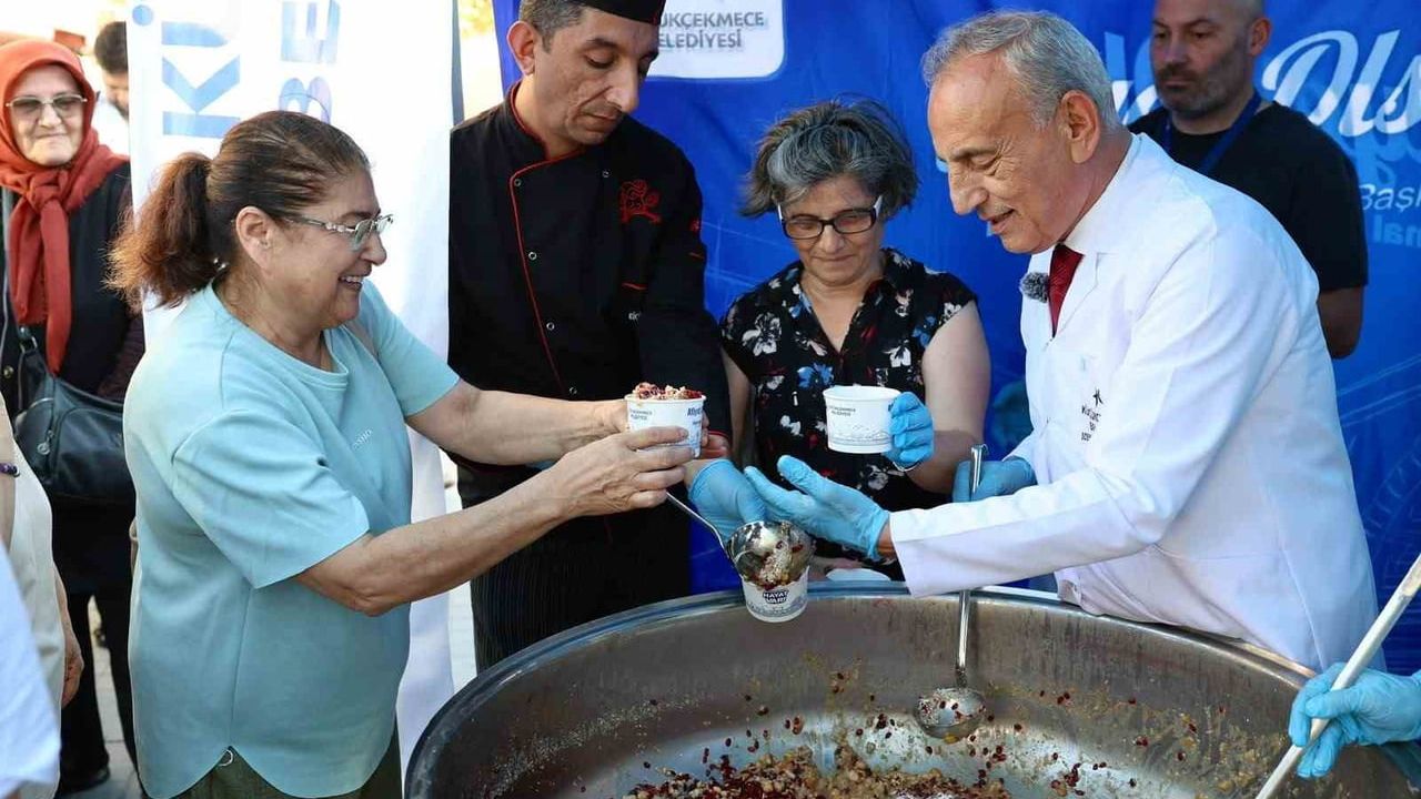 Küçükçekmece Belediyesi'nden muharrem ayında aşure ikramı