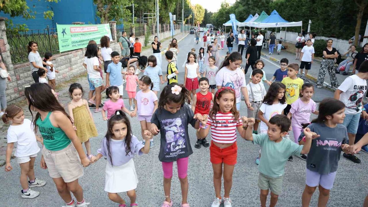 Küçükçekmece’de "3. Geleneksel Sokakta Oyun Var" etkinliğinin ilk gününe büyük ilgi