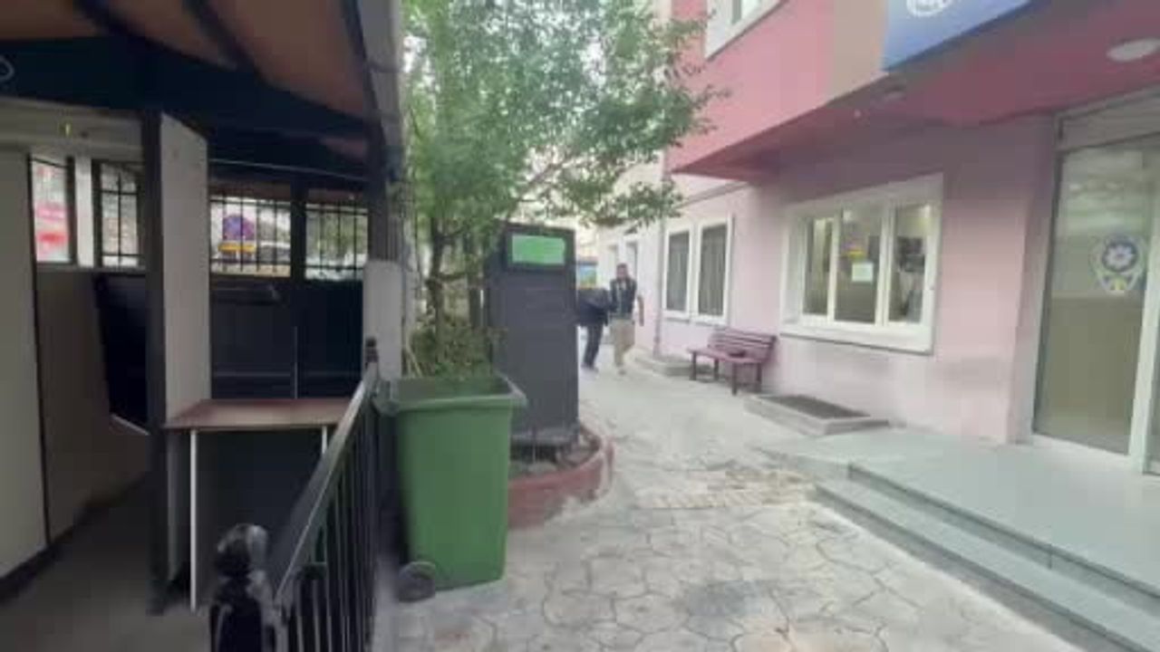 Küçükçekmece'de durdurulan şüphelinin üzerinden uyuşturucu çıktı