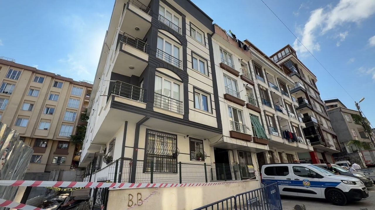 Küçükçekmece'de inşaat temelindeki göçük, binadan tahliyelere yol açtı