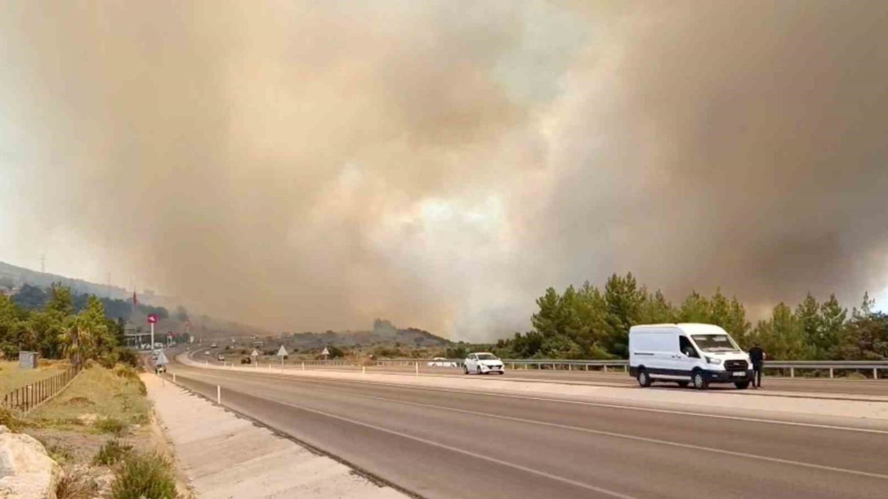 Kumluca Yazır Mahallesi'nde orman yangını, müdahale havadan ve karadan sürüyor