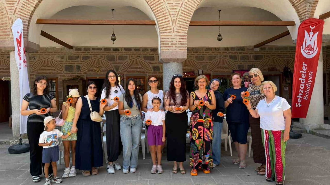 Kurşunlu Han’da gençlerin şönil hayal gücü magnete dönüştü