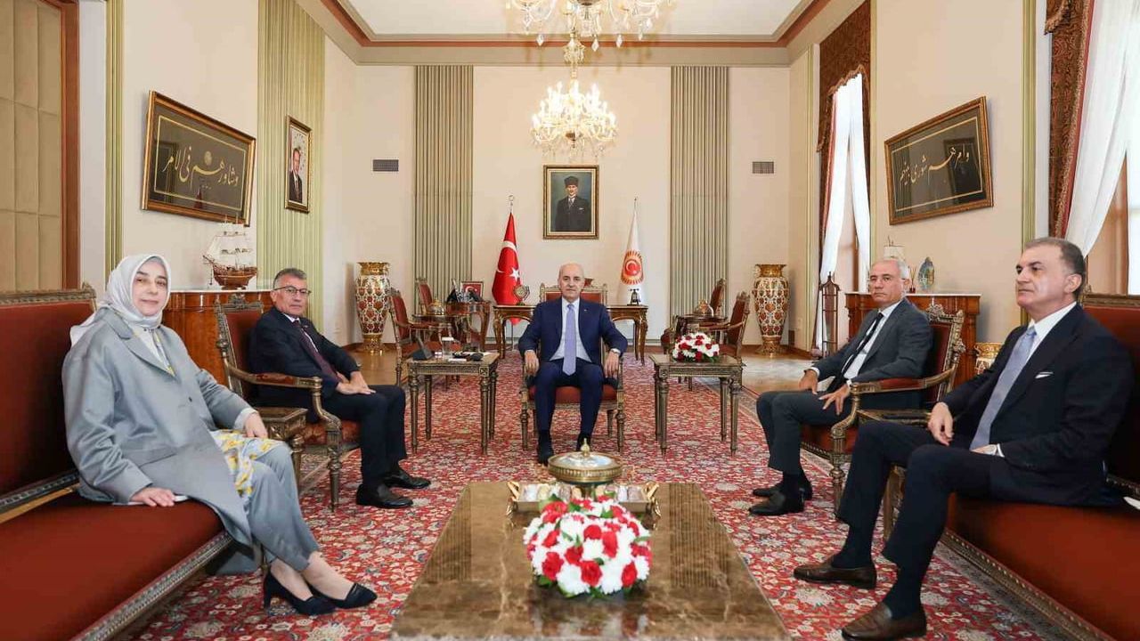Kurtulmuş, AK Parti grubunu ziyaret etti: 'Terörsüz Türkiye' düzenlemeleri ele alındı