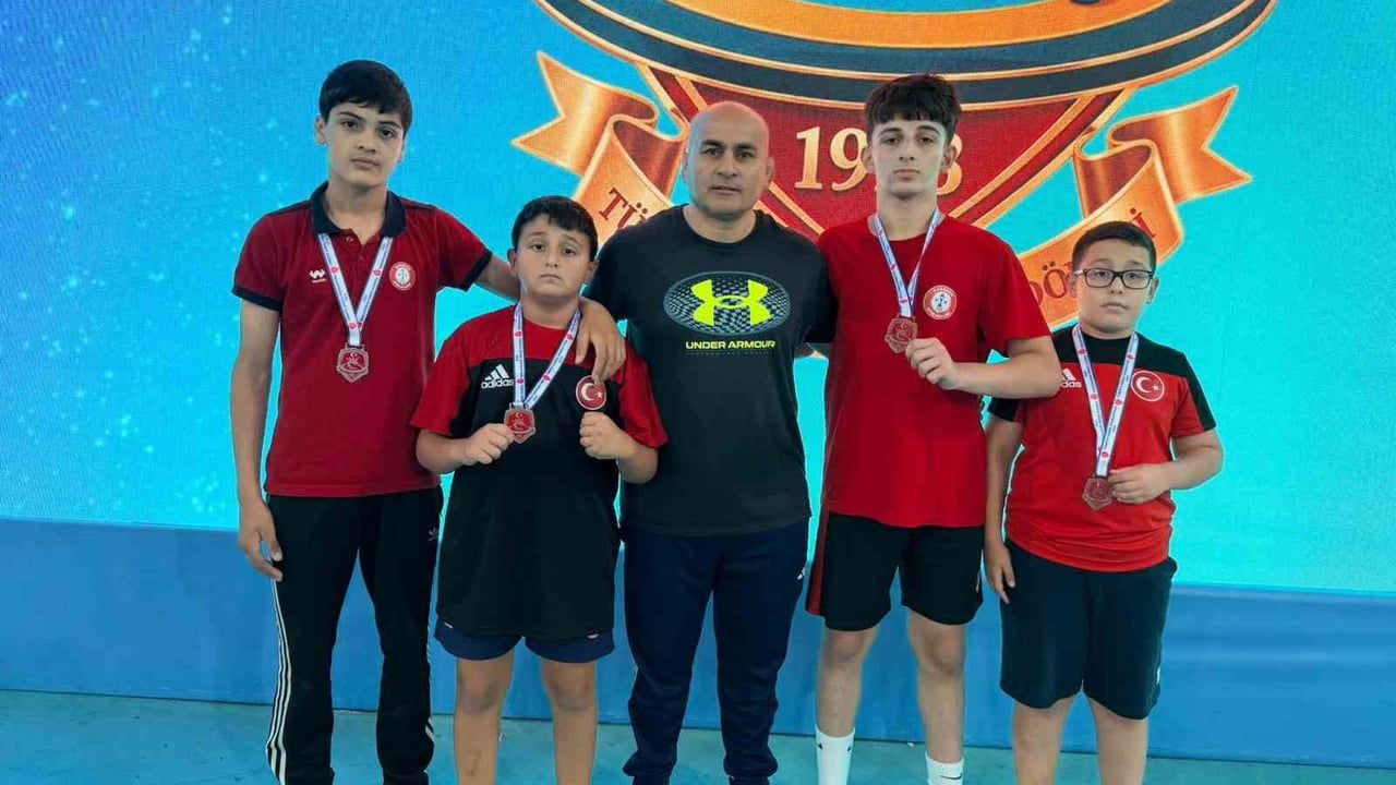 Kuşadalı minikler Ankara'da kürsü sevinci yaşadı