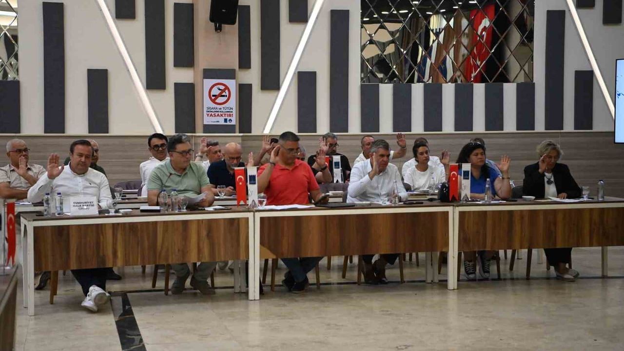 Kuşadası belediye meclisi elektrikli araç alımı ve engelli erişimi kararları aldı