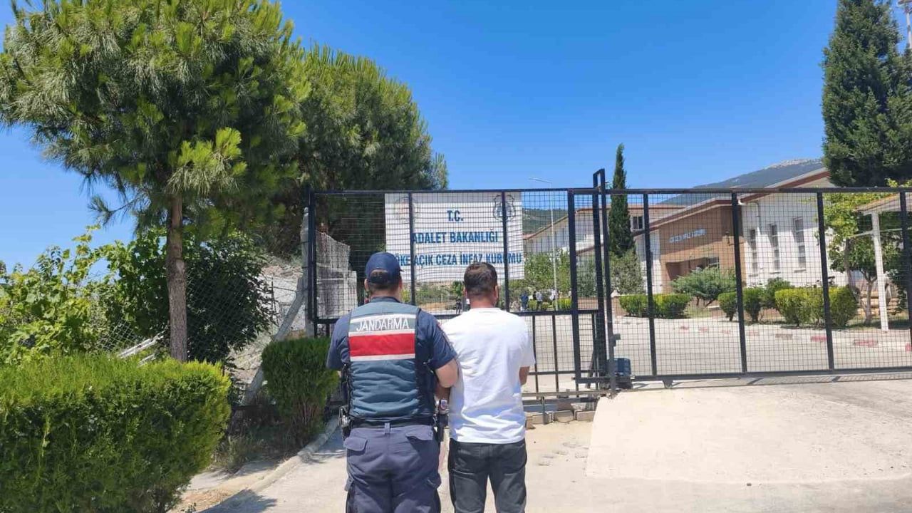 Kuşadası'nda 8 yıl hapis cezası bulunan firari yakalandı