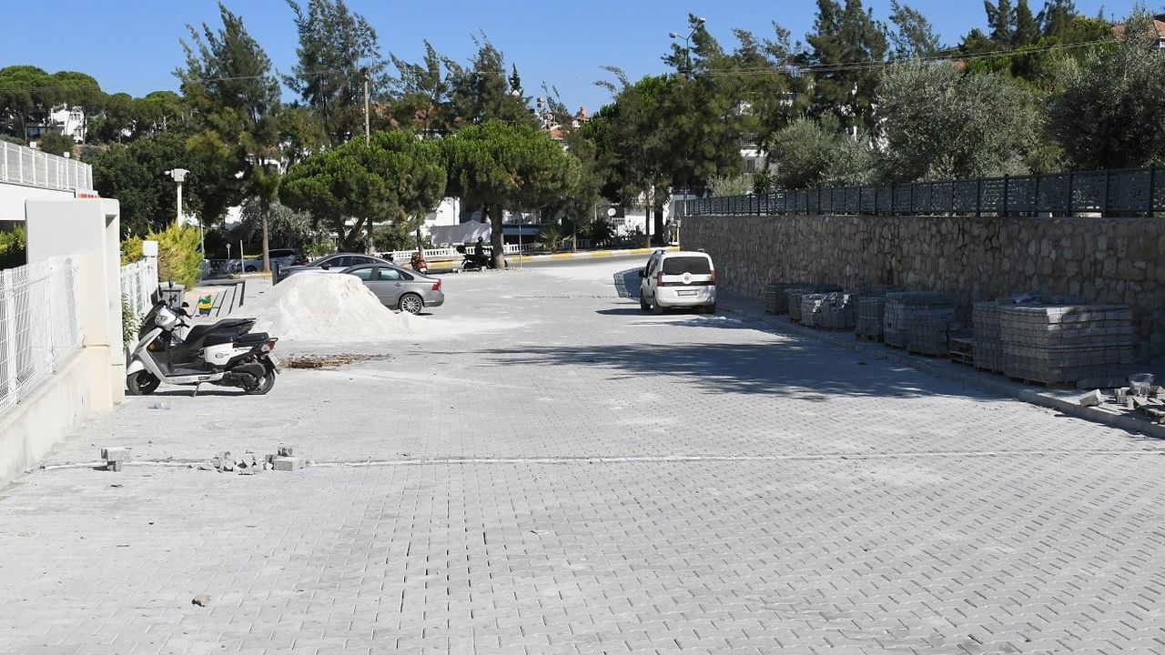 Kuşadası'nda alt ve üst yapı çalışmaları devam ediyor