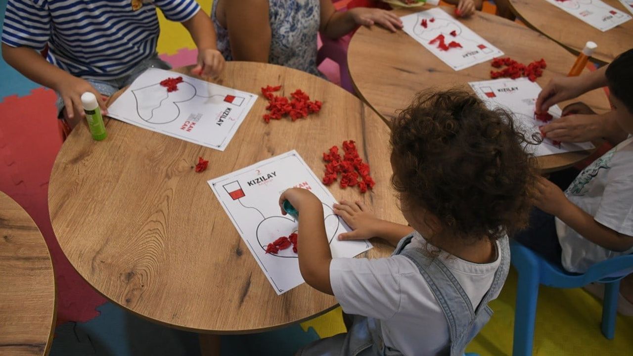 Kuşadası'nda gönüllülük ve paylaşma çocuklarla buluştu