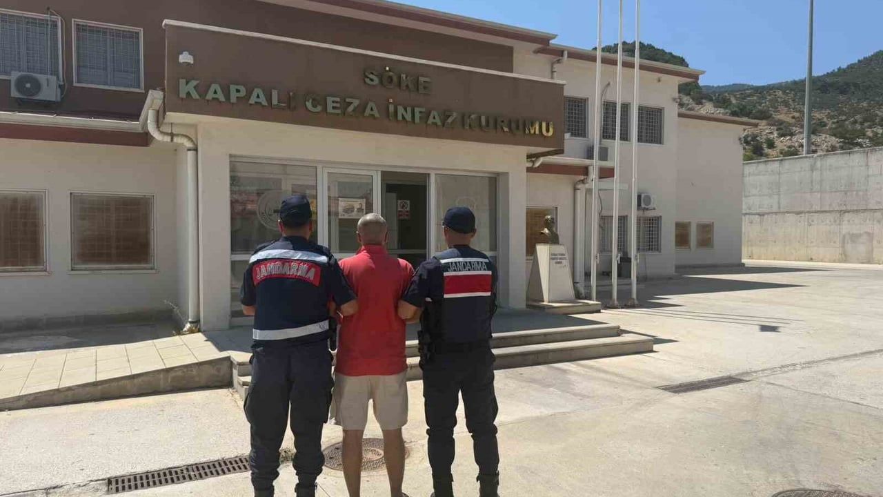 Kuşadası'nda hırsızlık suçundan aranan şahıs yakalandı
