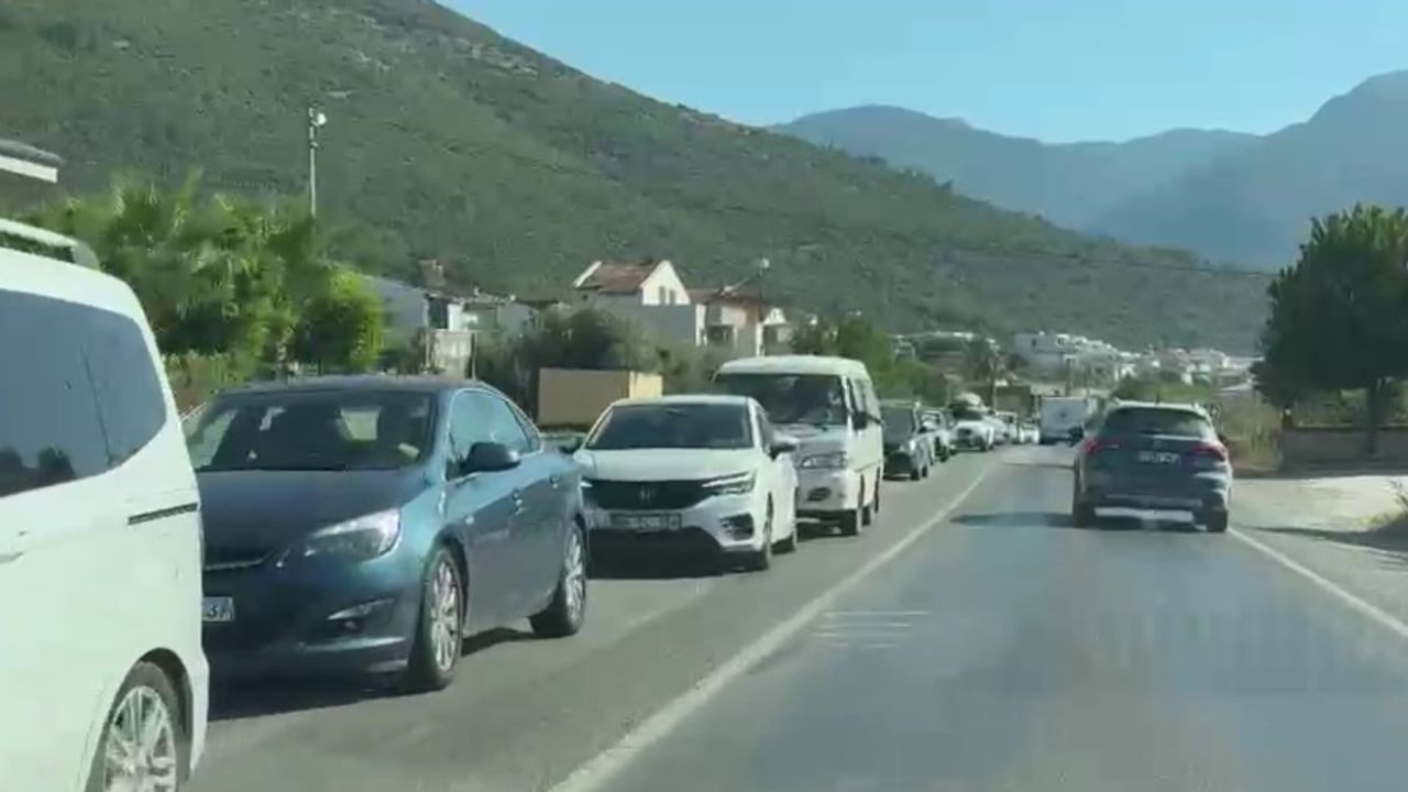 Kuşadası’nda milli park dönüşü karayolunda yoğunluk