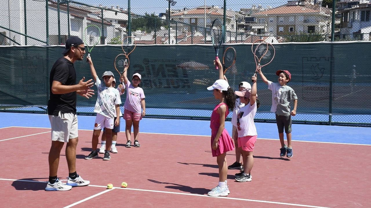 Kuşadası'nda ücretsiz yaz spor okulları başladı