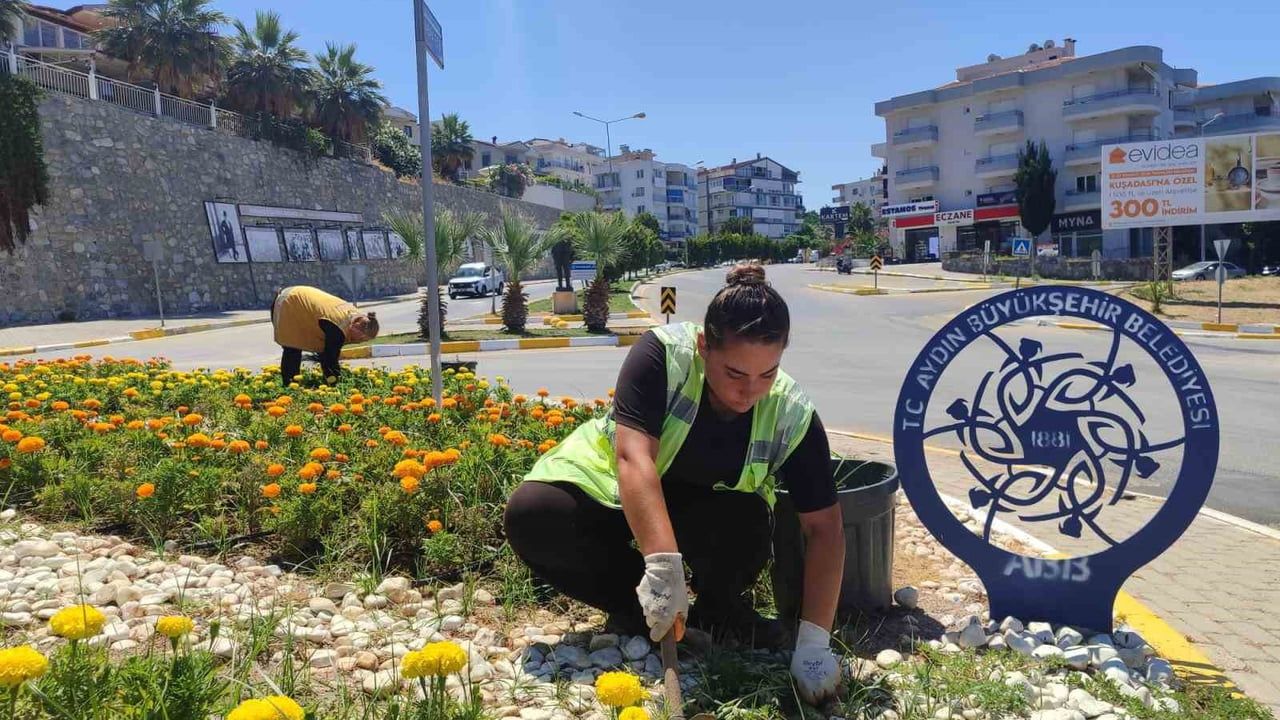 Kuşadası’nda yeşil alanlarda kapsamlı bakım ve düzenleme çalışması