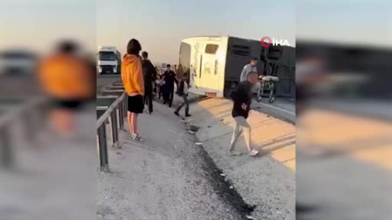 Kütahya-Afyonkarahisar karayolunda yolcu otobüsü devrildi: 31 yaralı