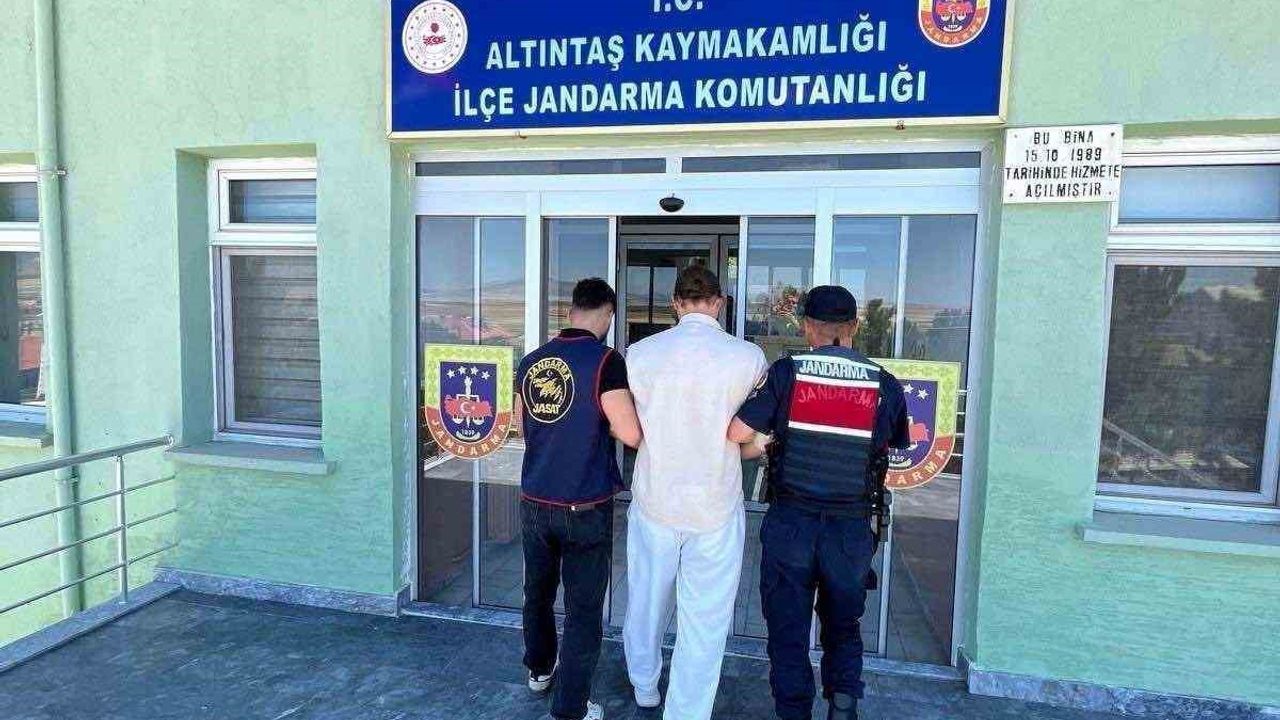 Kütahya'da 10 yıl hapis cezasıyla aranan hükümlü Altıntaş'ta yakalandı