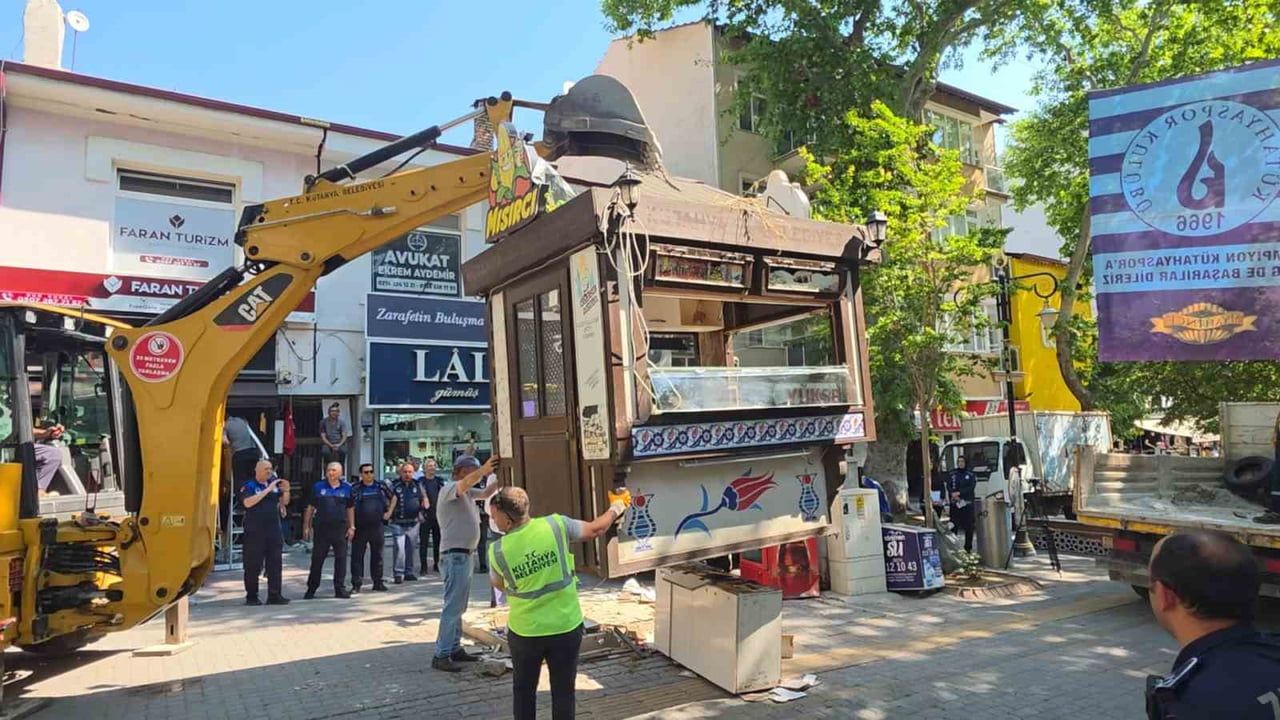 Kütahya'da büfe kaldırma çalışmaları Sevgi Yolu'nda gerginliğe neden oldu