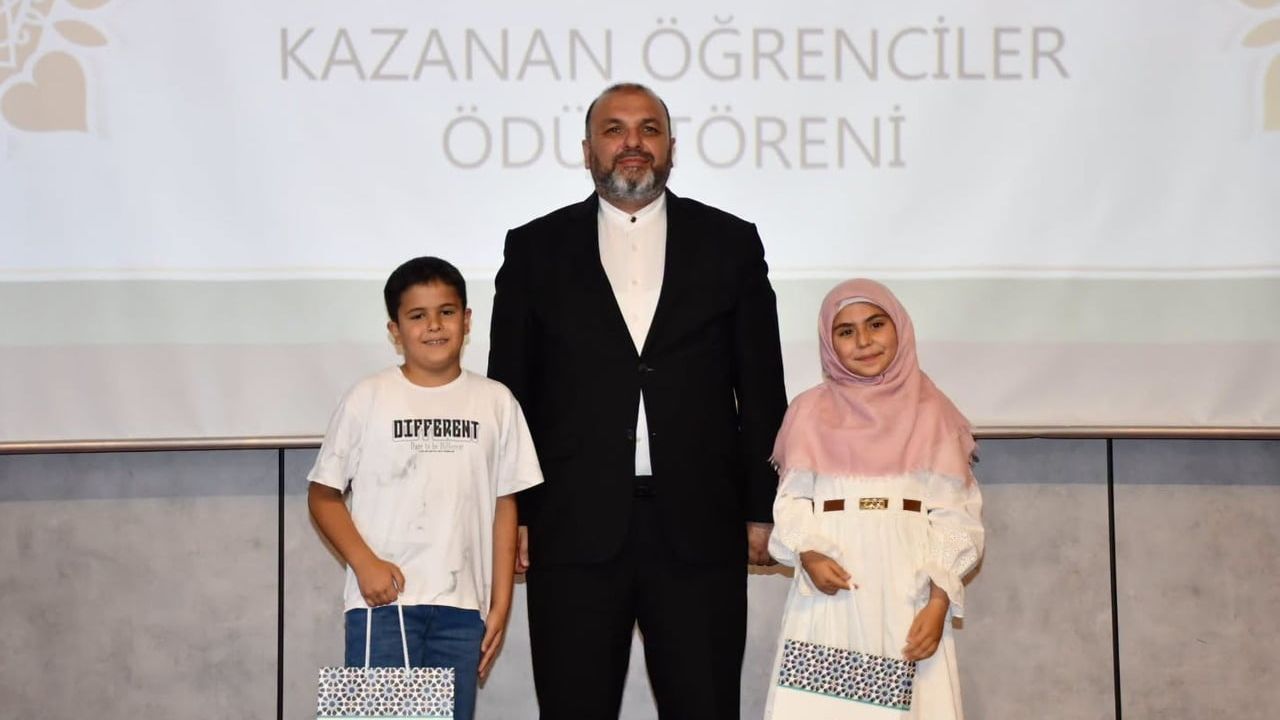 Kütahya’da örgün eğitim ile birlikte hafızlık projesi kazanan öğrenciler ödüllendirildi