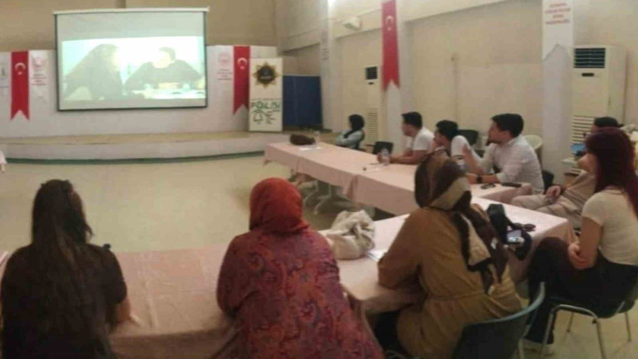 Kütahya’da uyuşturucuyla mücadelede bilgilendirme faaliyeti