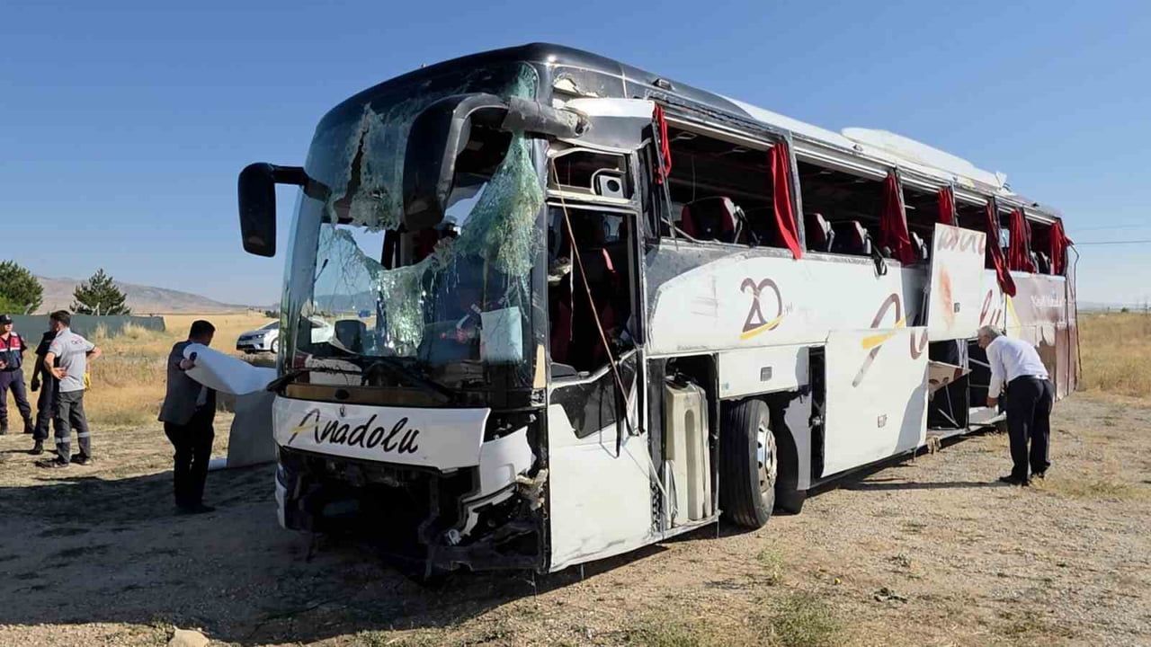 Kütahya'daki otobüs kazasında 25 yaralı taburcu edildi