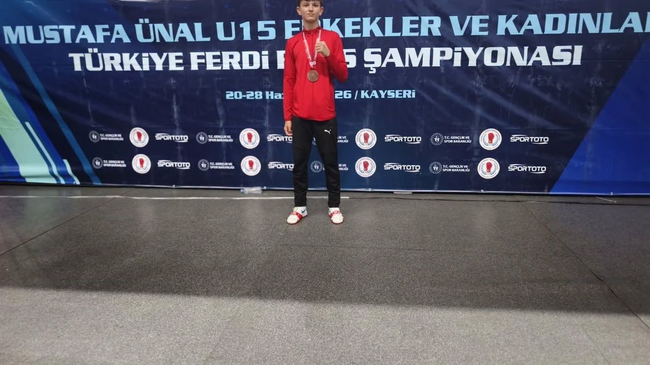 Kütahyalı boksör Mehmet Turan Delibaş Türkiye üçüncüsü oldu