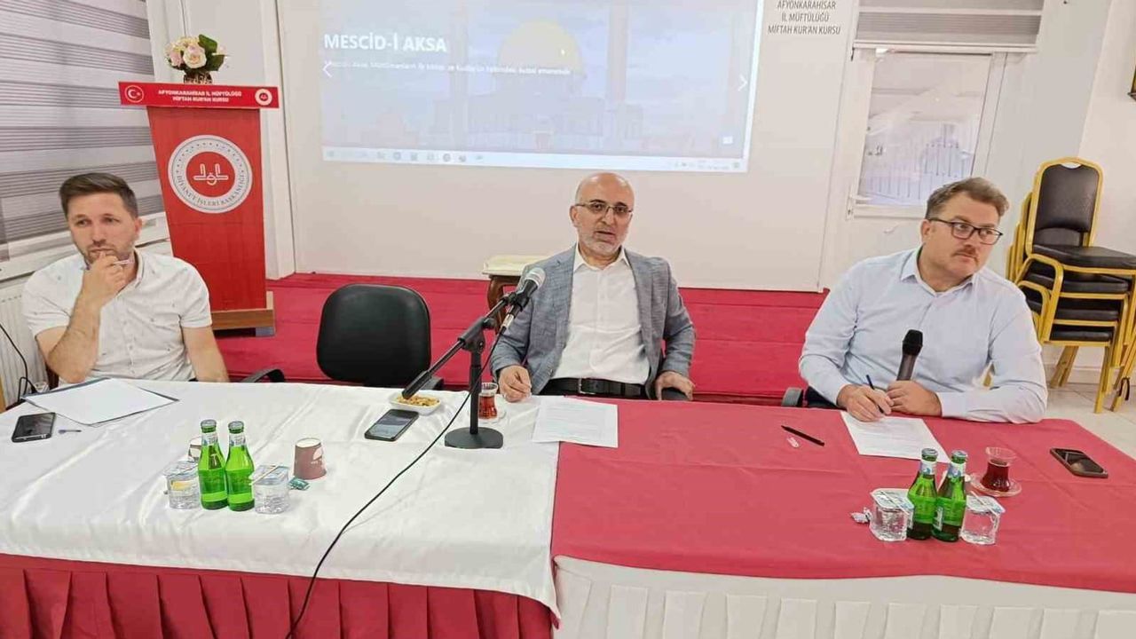 Kutsal yolculuğa hazırlık: Afyonkarahisar'da umre hizmetleri ve koordinasyon ele alındı