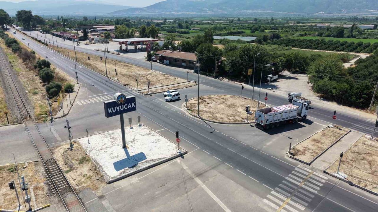 Kuyucak’ta üstyapı çalışmaları 36 mahallede sürüyor