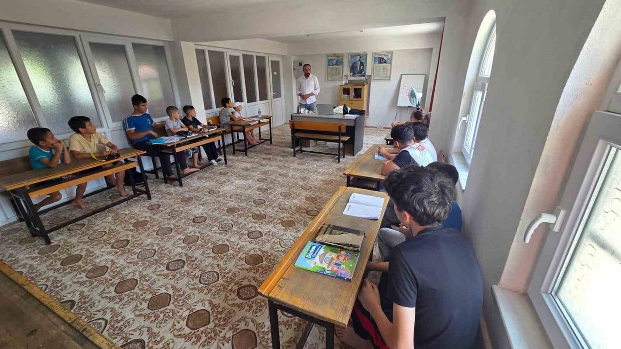 Kuyucak'ta yaz Kur'an kurslarında çocuklara mahremiyet ve dijital bilinç eğitimi