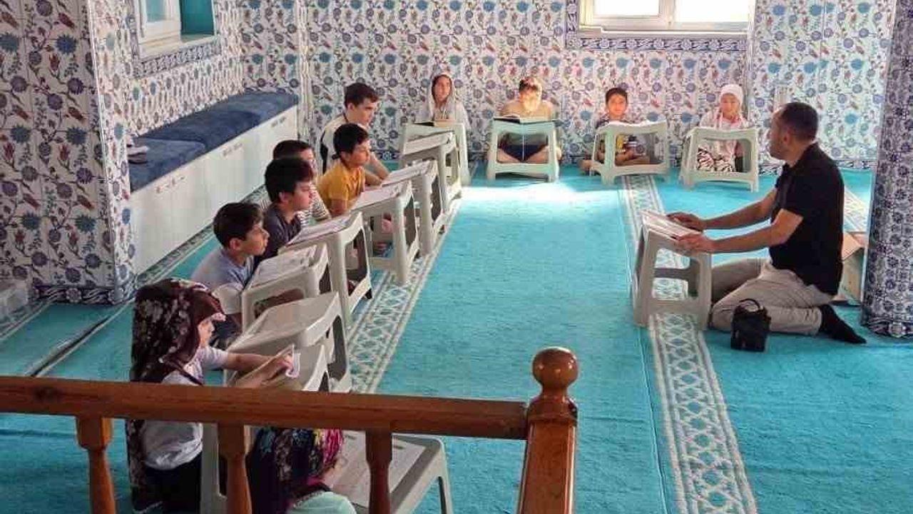 Kuyucak'ta yaz Kur'an kurslarında çocuklara mahremiyet ve dijital sorumluluk eğitimi