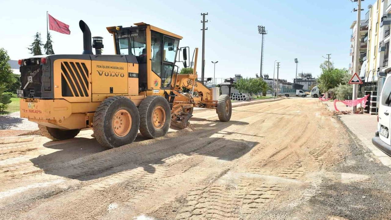 Kuzeyyaka'da okul ve hastane yolları sıcak asfalta hazırlanıyor
