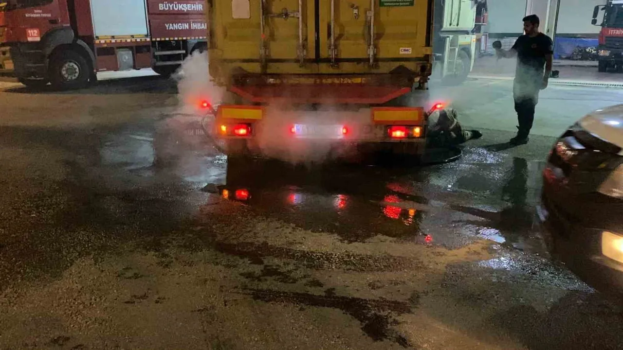 Lastik patlaması sonrası fren yangını, sürücünün müdahalesiyle söndürüldü