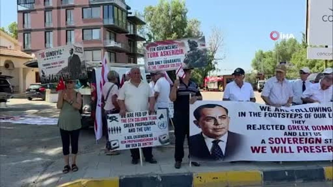 Lefkoşa'da Ledra Palace önünde BM'ye tepki: 'adada barışı Türk askeri sağlıyor'
