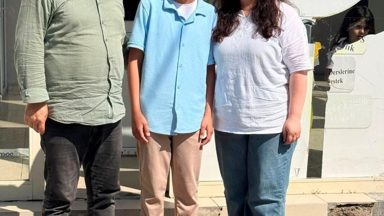 LGS'de Ağrı birincisi Muhammed Yusuf Işık Patnos'un gururu oldu