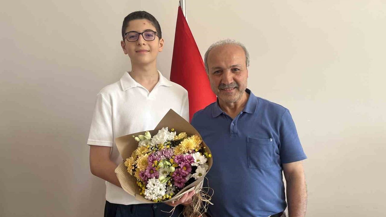 LGS'de tüm soruları doğru cevaplayarak Türkiye birincisi olan Bertuğ Yelmenoğlu