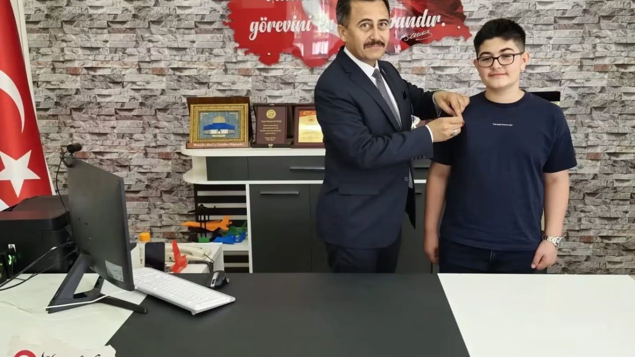LGS şampiyonu çeyrek altınla ödüllendirildi