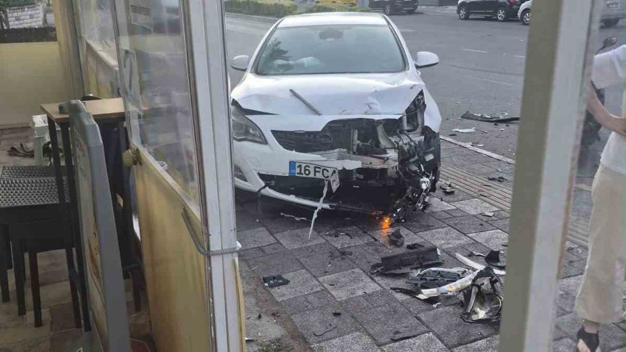 Lüleburgaz'da iki otomobil çarpıştı: bir sürücü hastaneye kaldırıldı