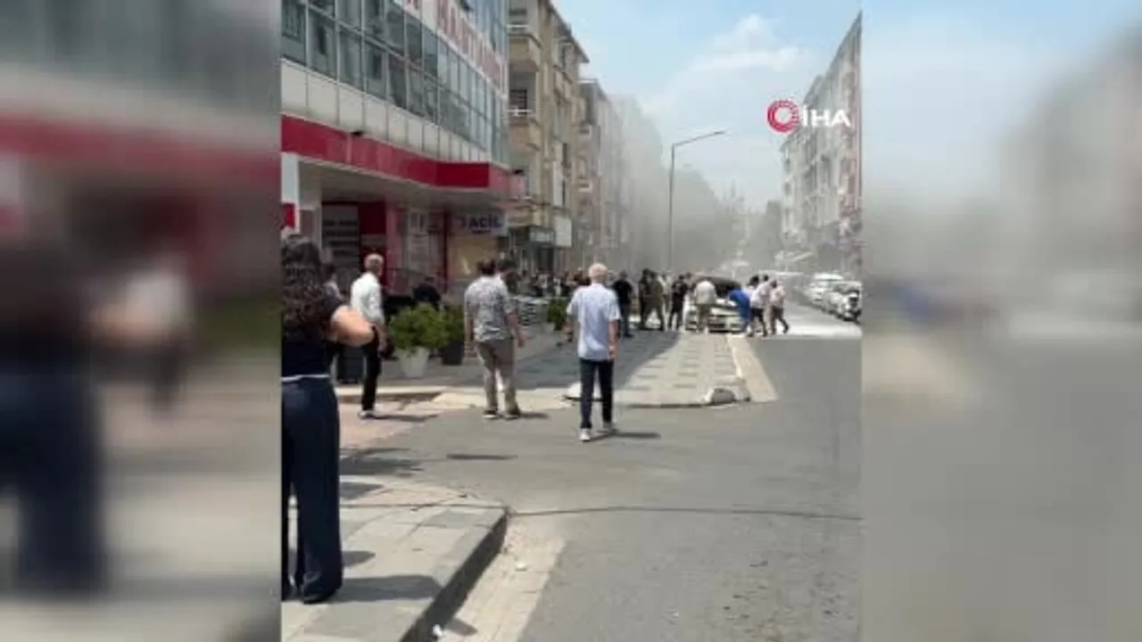 Lüleburgaz'da seyir halindeki lüks otomobil yandı