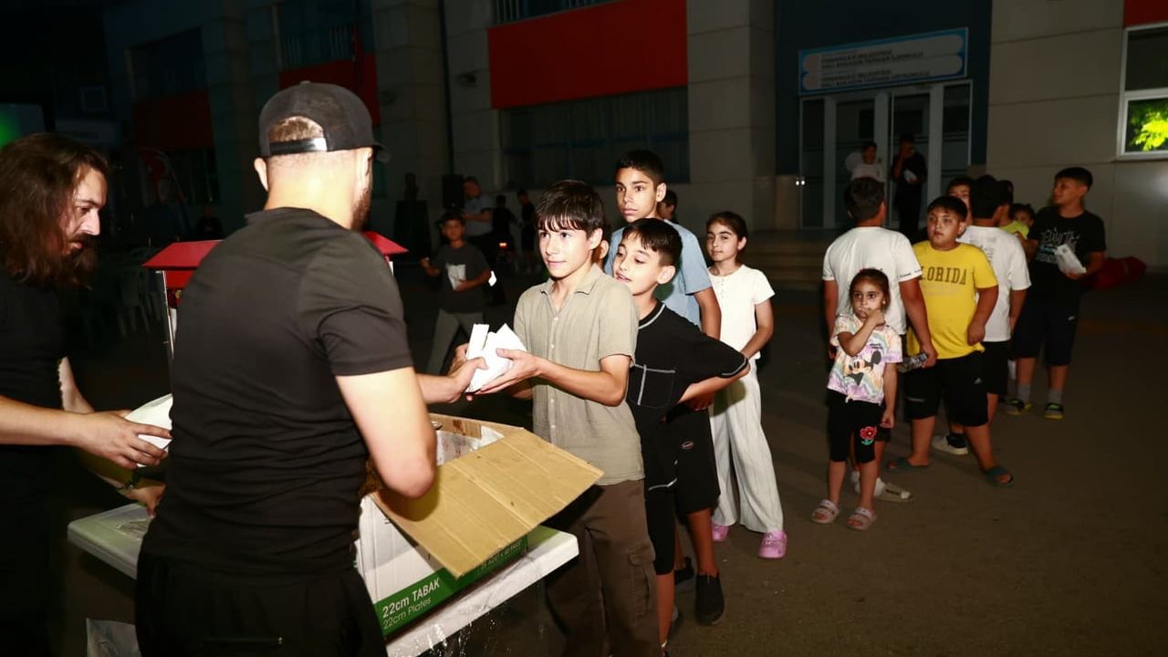 Mahallelere yazlık sinema coşkusunu taşıyan Osmangazi Belediyesi
