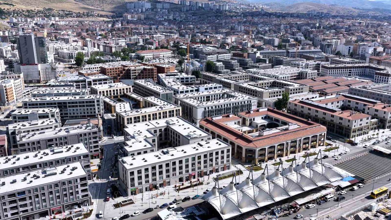 Malatya bakırcılar çarşısında esnaf kepenklerini açıyor