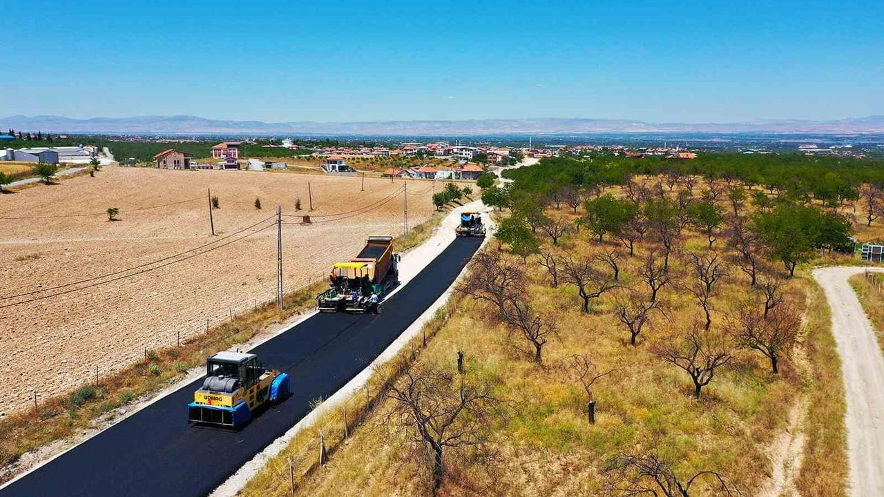 Malatya Büyükşehir Karahan Mahallesi'nde 8 kilometrelik yol çalışması tamamlandı