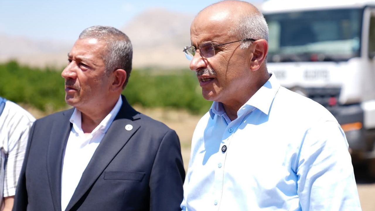 Malatya Büyükşehir ve Darende başkanları Tohma Boyu yol çalışmalarını inceledi