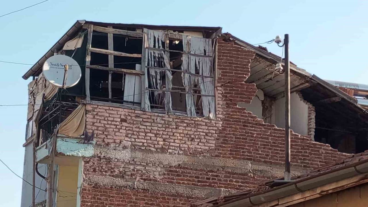 Malatya'da 5.0 büyüklüğündeki depremde iki katlı müstakil evde kısmi göçük
