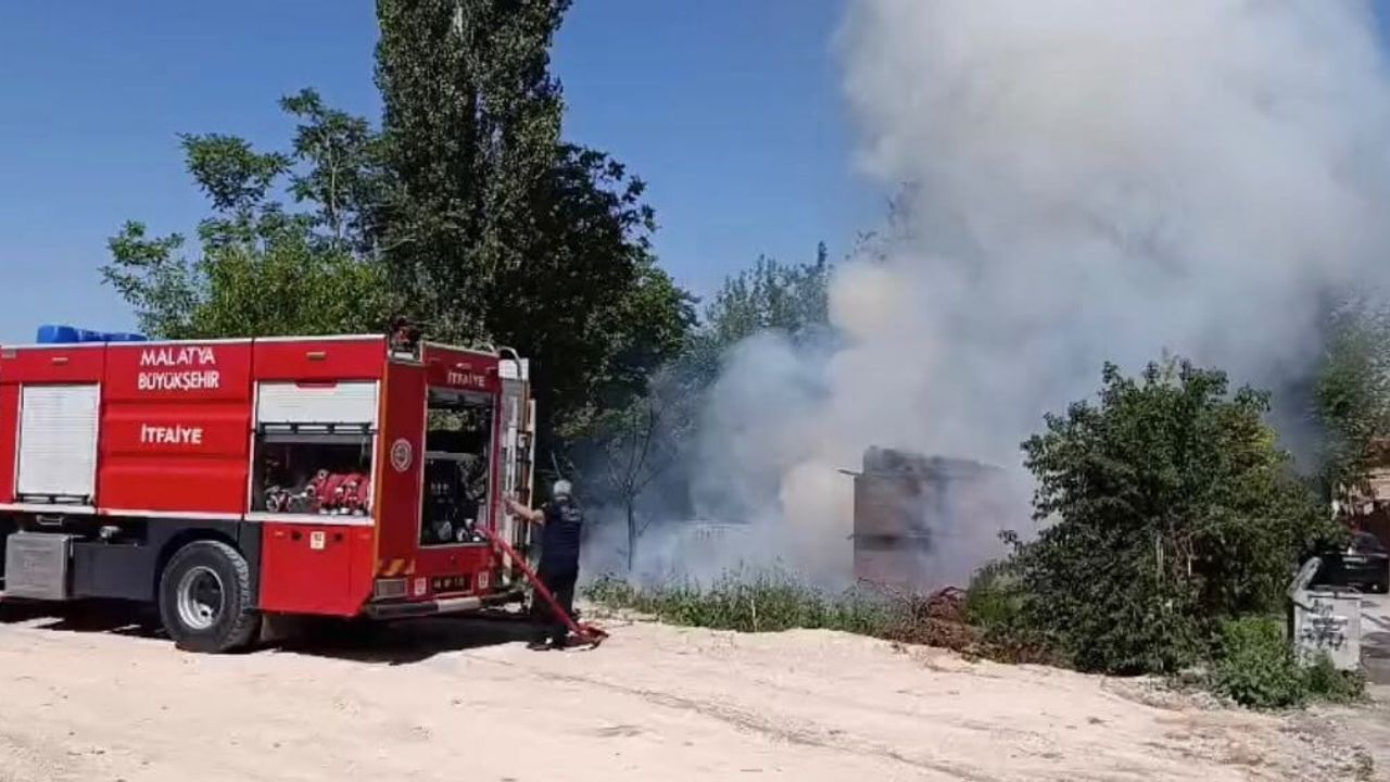 Malatya'da bahçe yangını itfaiyenin müdahalesiyle söndürüldü